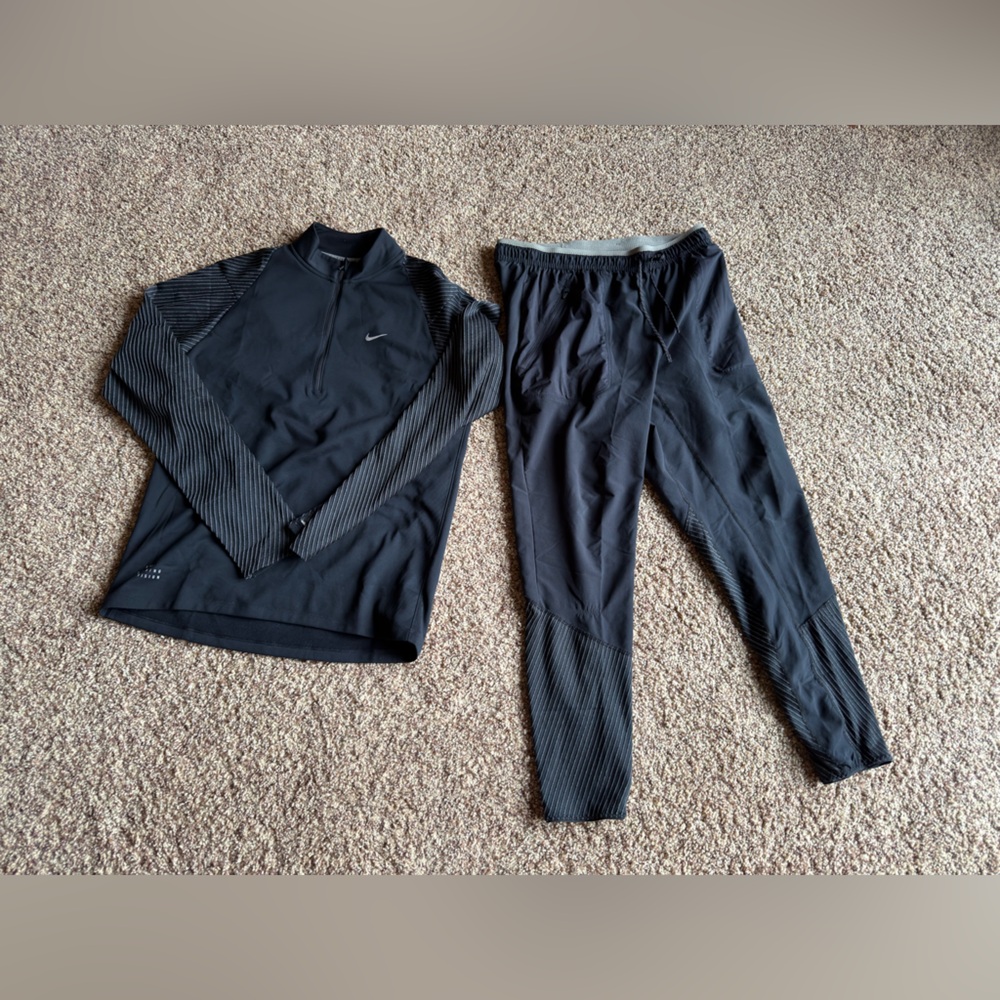Nike Run Division Run Set with 2 bonus items!